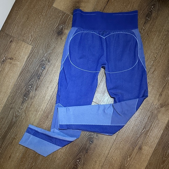 Gymshark Two-Tone Blue Workout Set - Picture 2 of 6
